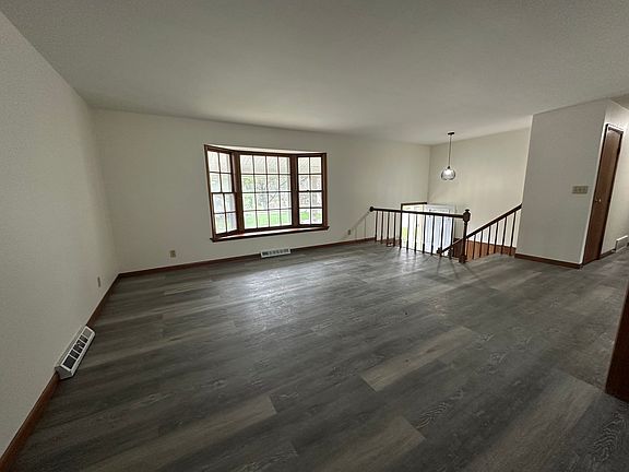 4th image of 1406 Searle Dr