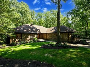 7609 Braewood Dr, Independence, OH 44131