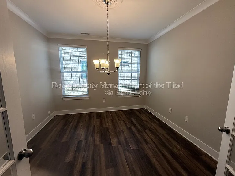 410 Salem Grace St — Photo 4