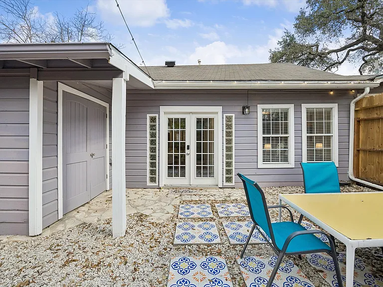 211 Lessin Ln #B — Photo 3