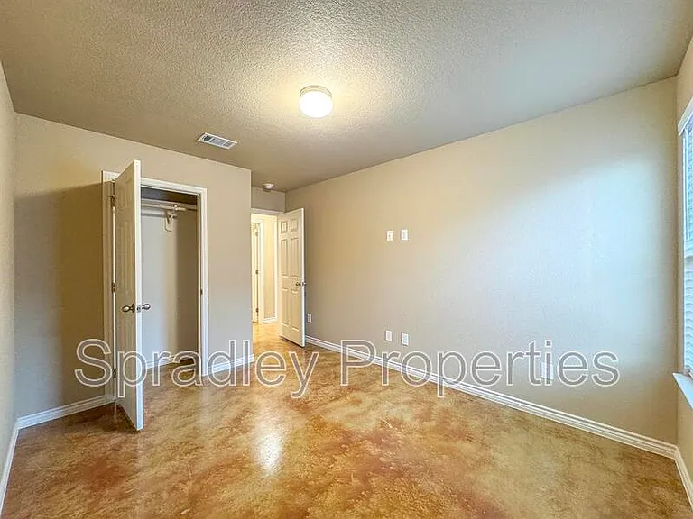 1047B Edwards Dr — Photo 12