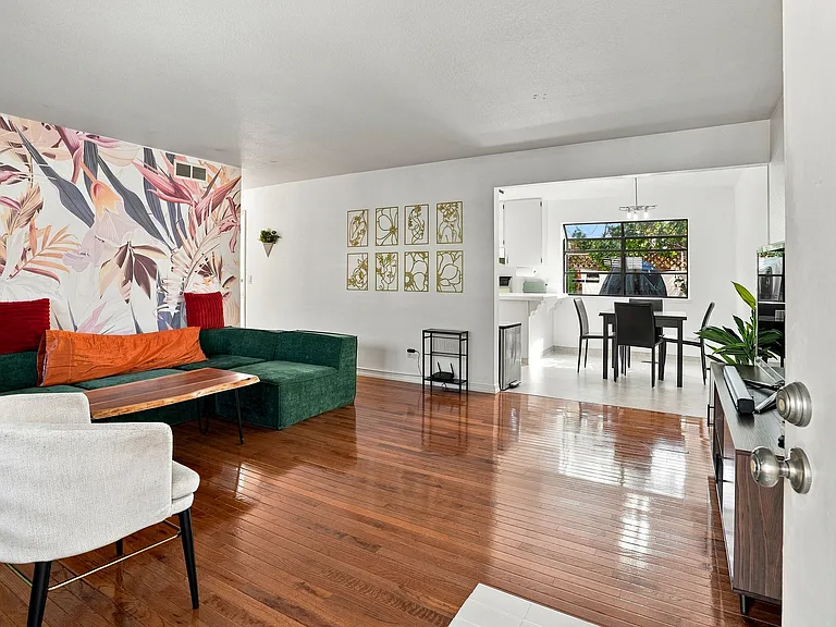 1408 W Latimer Ave #1 — Photo 3
