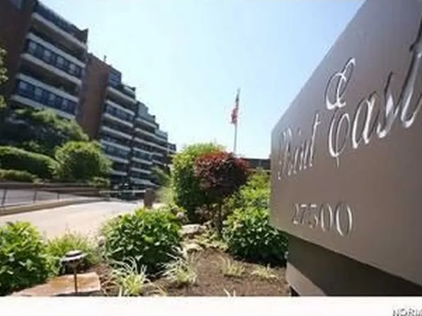 27500 Cedar Rd, Beachwood, OH 44122