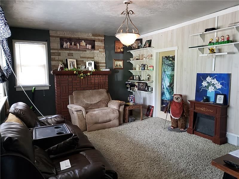 2nd image of 1440 Rostraver St