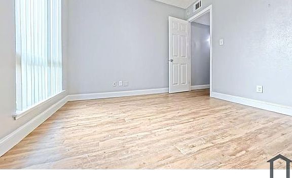 4th image of 1124 Helm Ave #A