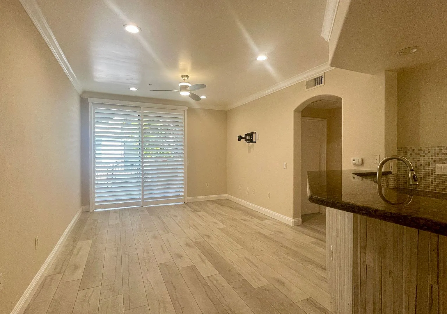 Beautiful 2 bedrooms + Den/Office or Bonus room, 2 bath condo in La Jolla for rent! — Photo 4