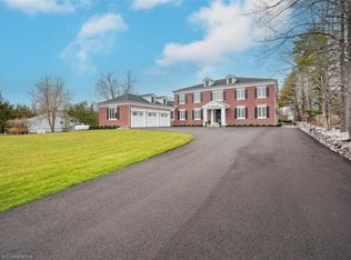 861 Kirkwall Rd, Hamilton, ON L9H5E1