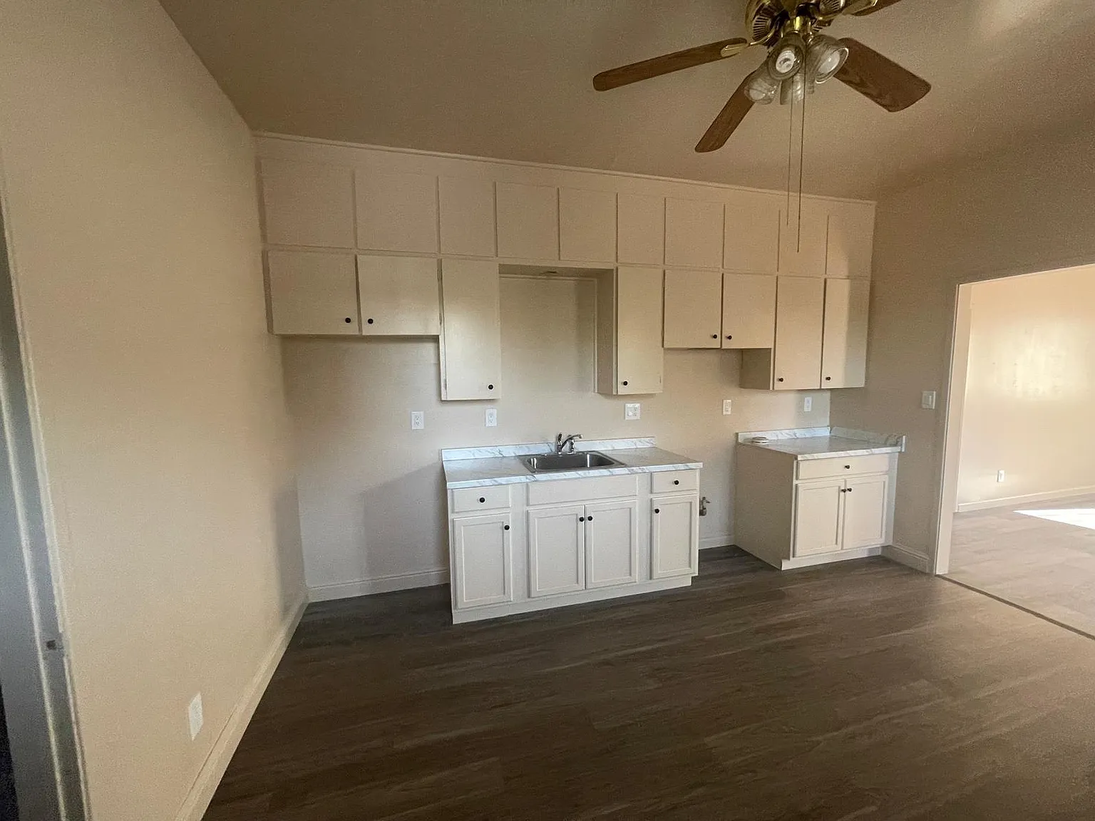 2 bed, 975 sqft, $1,850 — Photo 4