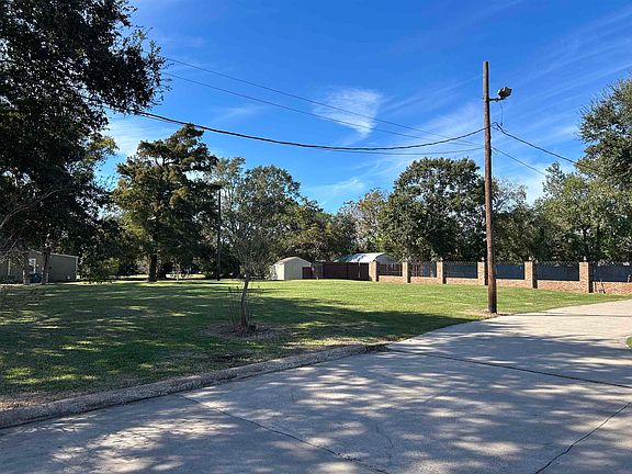 3rd image of 8766 Beauxart Garden Rd