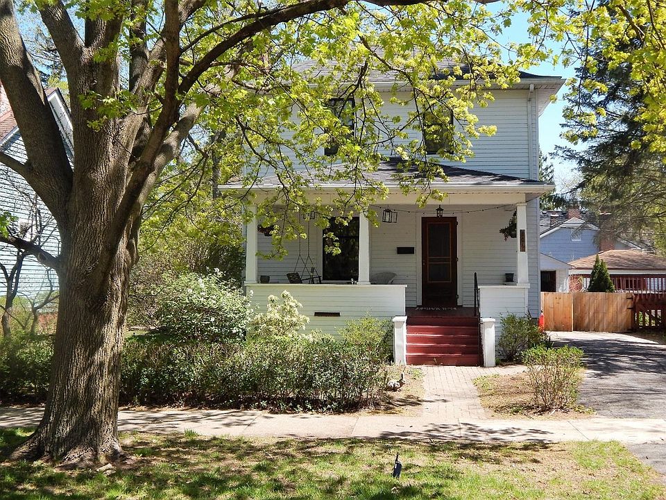 1st image of 106 Oakwood St
