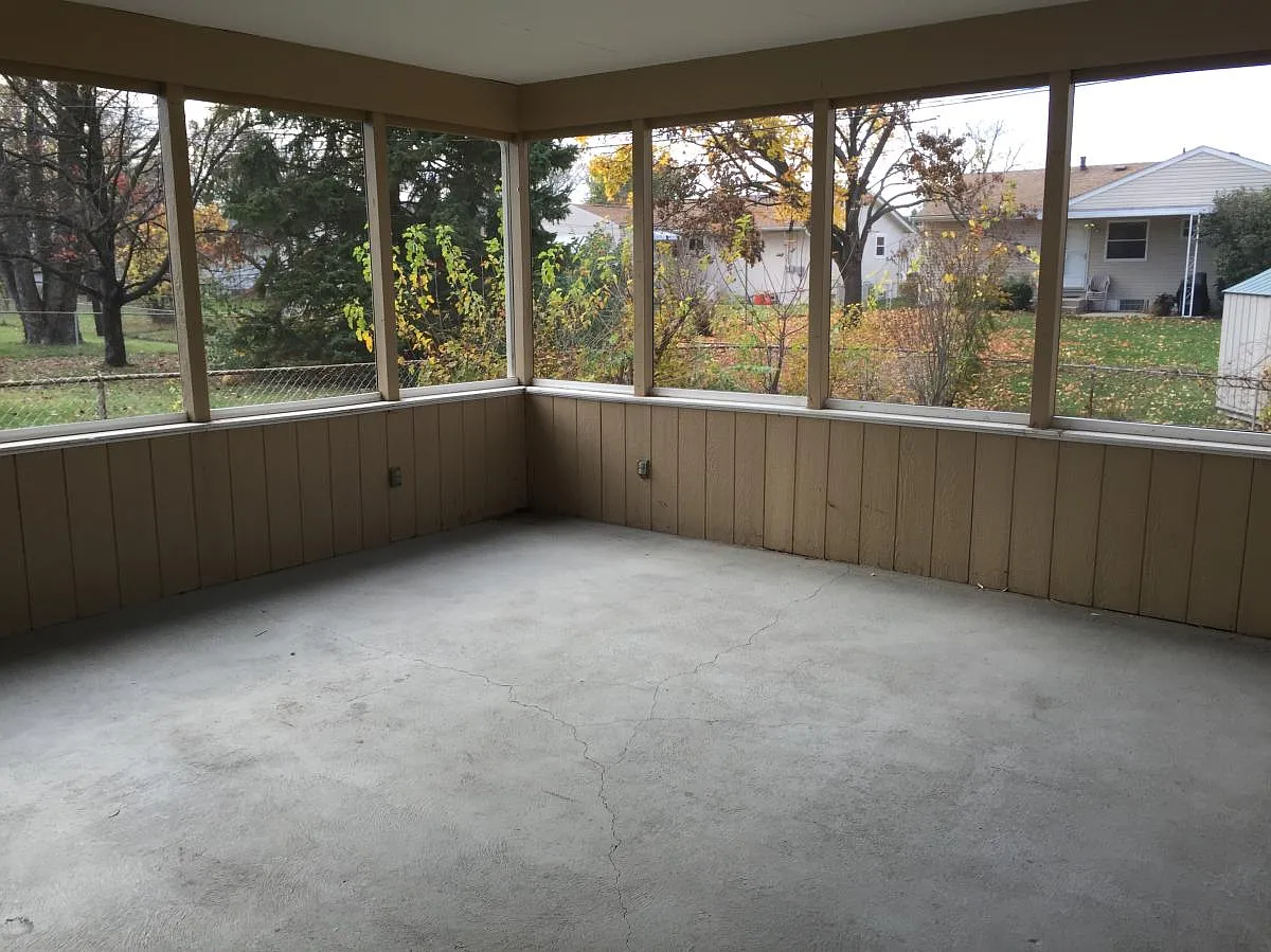 4 bed, 1.5 bath, 1686 sqft, $2,100 — Photo 3