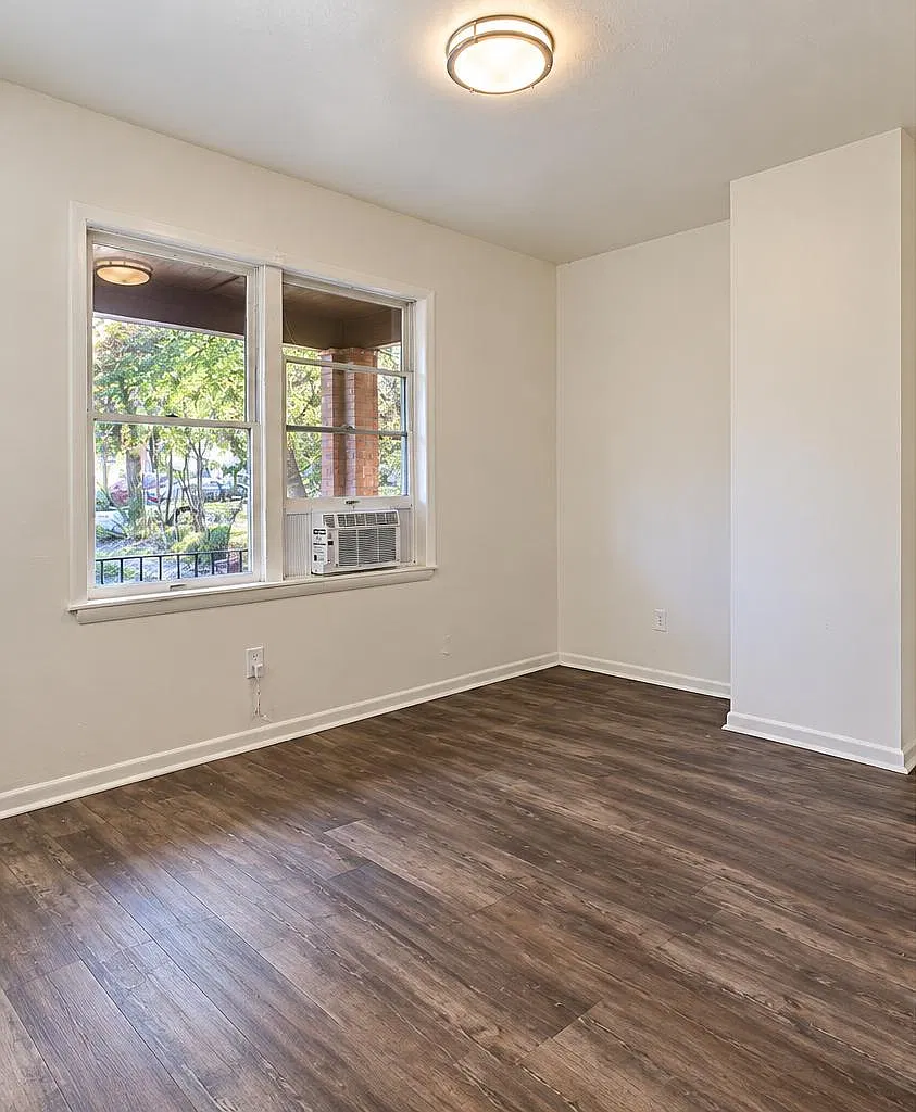 5517 Black St - 1 — Photo 4