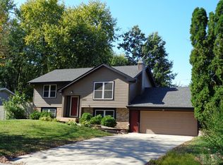 2005 Manor Cir, Grinnell, IA 50112