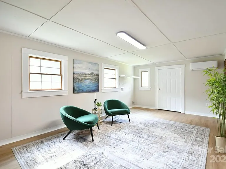 80 Sumner Ave NW — Photo 16