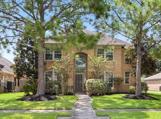 2884 Colony Falls Ln, Dickinson, TX 77539