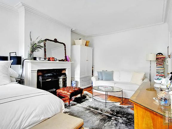 2nd image of 6 Jane St #2