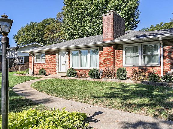 3rd image of 2447 Waterman Ave
