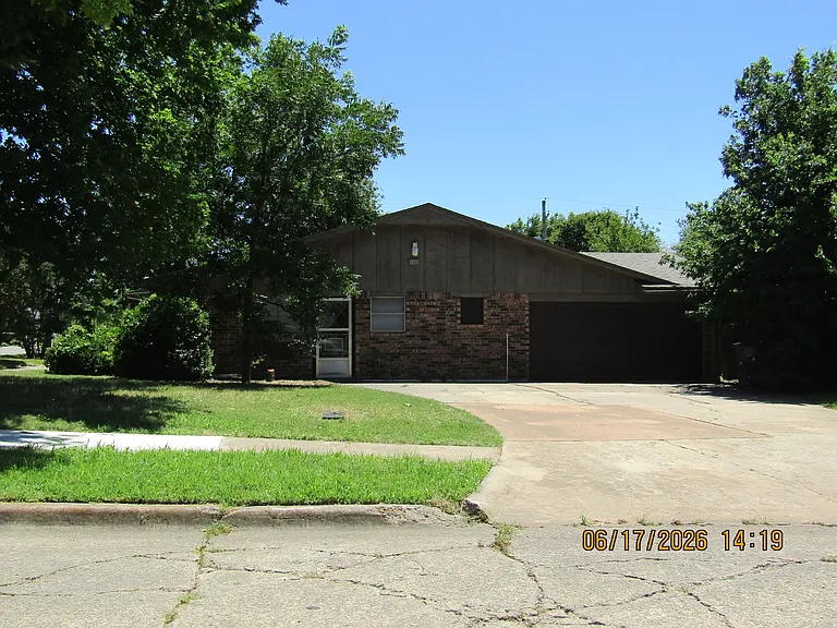 1202 NW Lake Ave — Photo 2