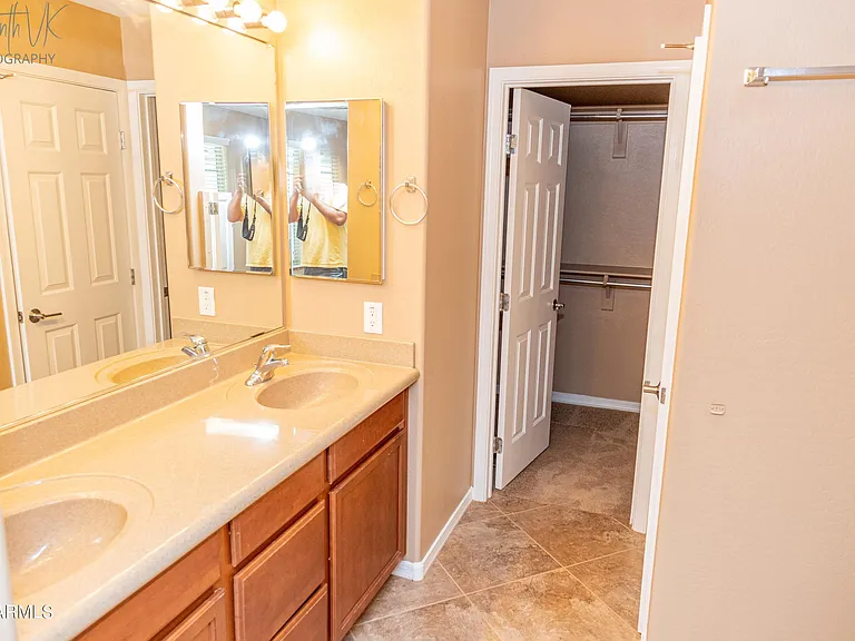 2162 W Scully Dr — Photo 22