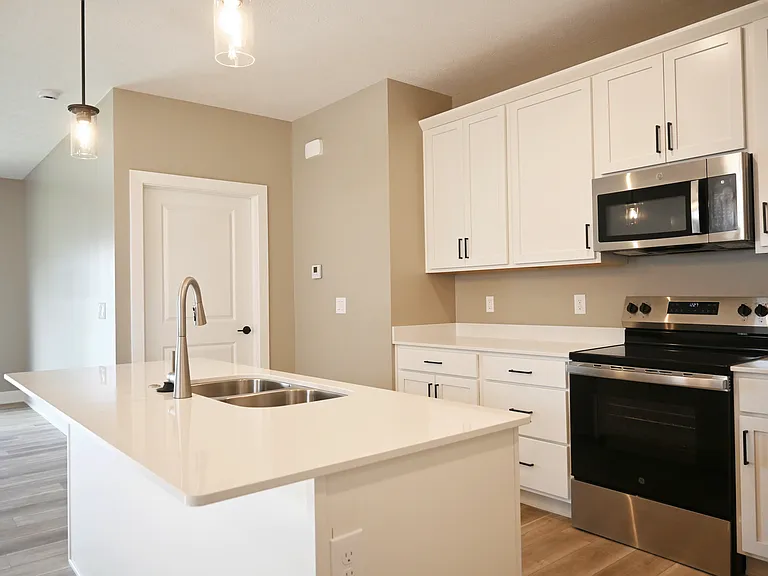 8212-8208 S 177th St — Photo 35