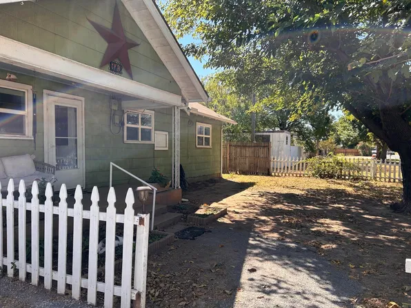 910 Plainview Rd, Seymour, TX 76380