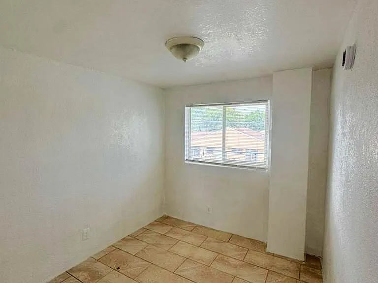 485 SW 4th Ave — Photo 6