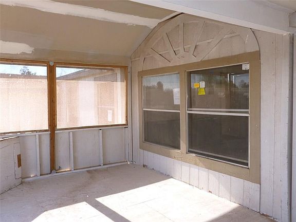 3rd image of 612 King Edward Ave