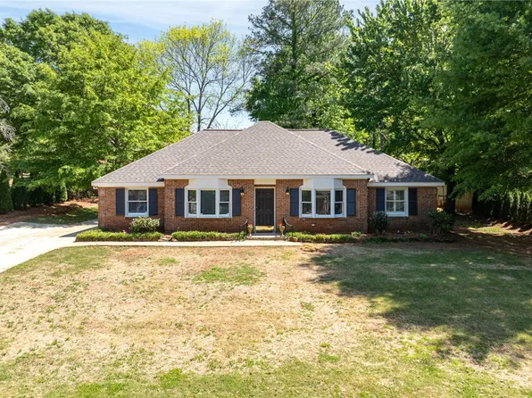 115 N Cedarbrook Dr, Auburn, AL 36830