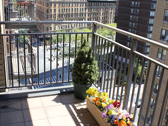 5th image of 201 W 70th St APT 12J