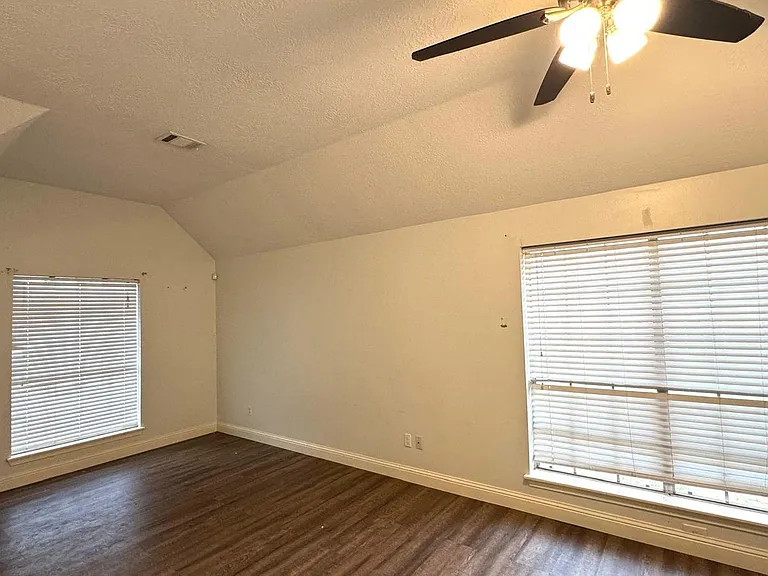 6422 Diamond Rock Dr — Photo 16