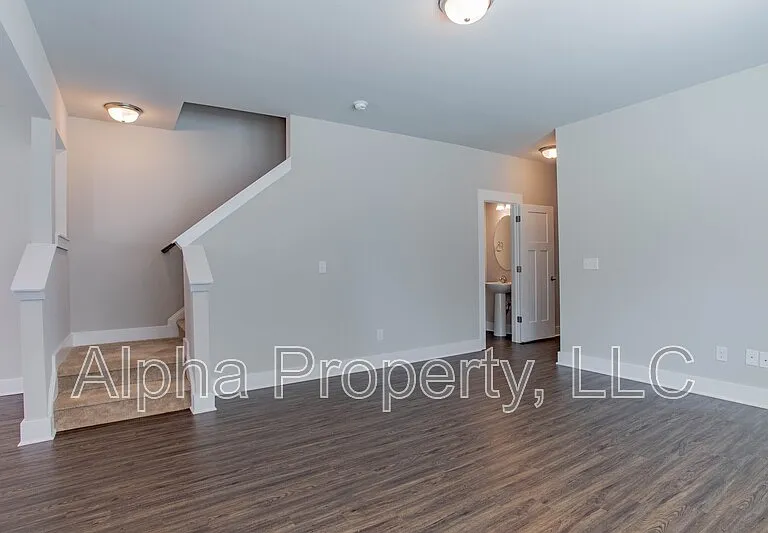 385 Hague Dr — Photo 11