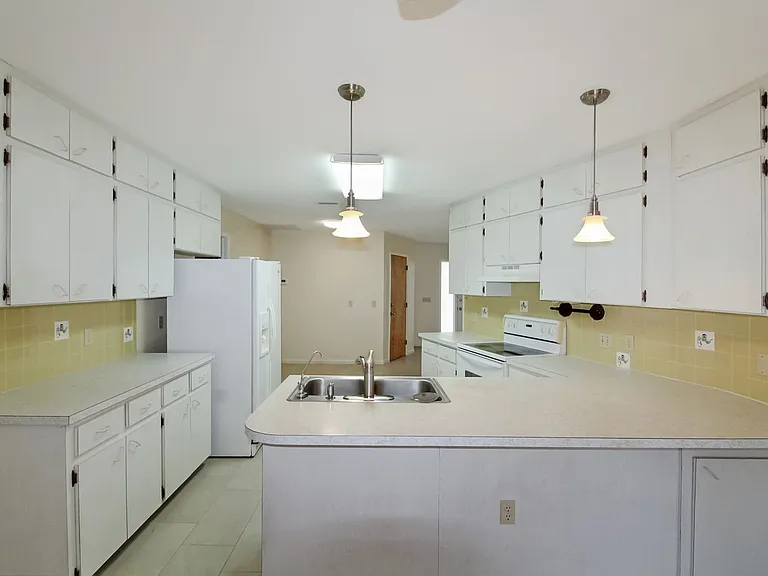 1317 Mango Ave — Photo 11