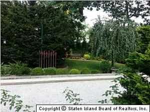 4th image of 225 Oak Ave