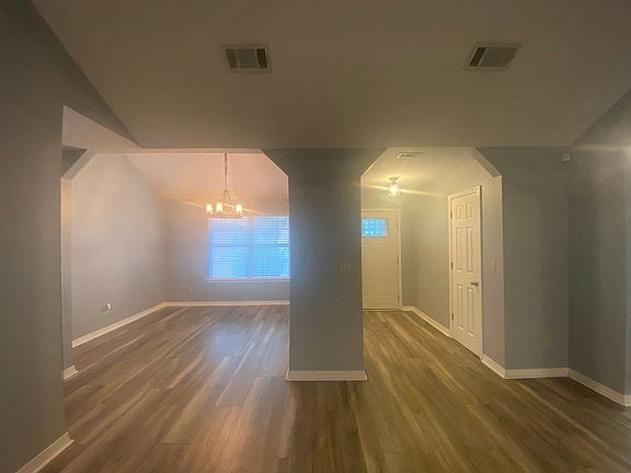 3rd image of 618 Avenue De La Dauphine