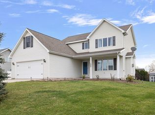 1222 Pioneer Ave, Saint Joseph, MI 49085