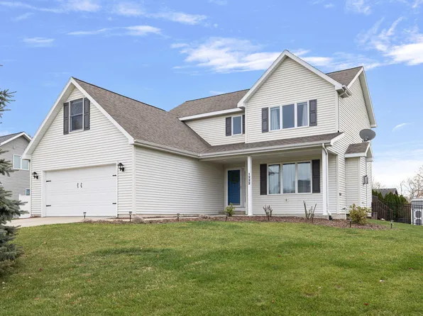 1222 Pioneer Ave, Saint Joseph, MI 49085