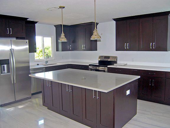 4th image of 216 Bahama Blvd