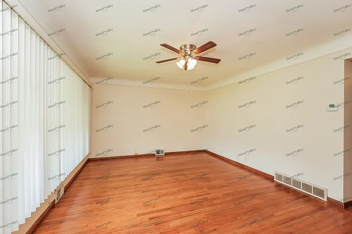 3 bed, 2.0 bath, 988 sqft, $1,630 — Photo 4