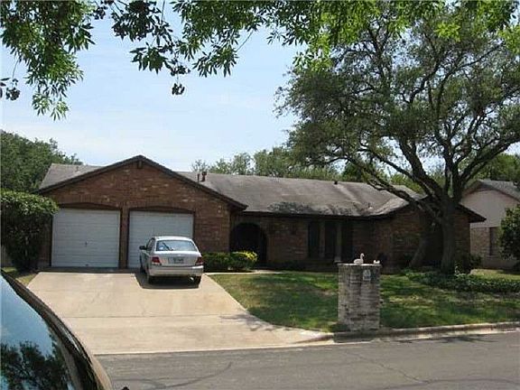 2nd image of 1207 Knollpark Cir