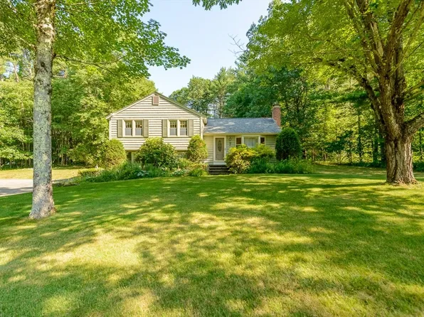 7 Joan St, Pepperell, MA 01463