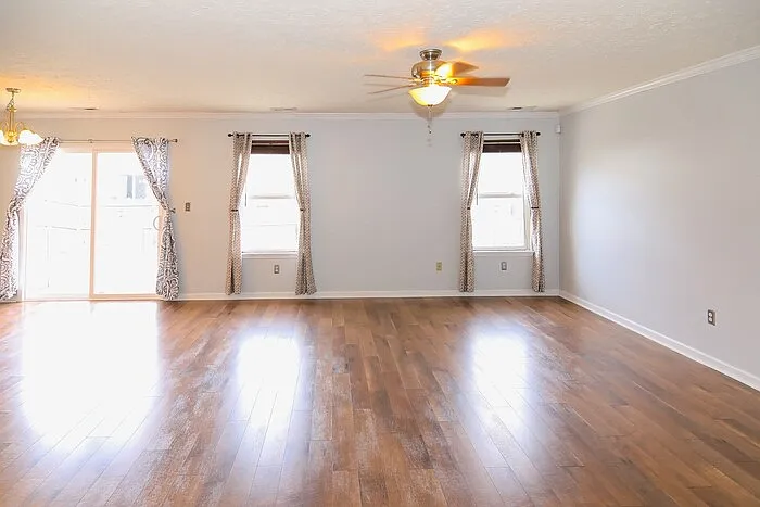 3 bed, 2.0 bath, 1410 sqft, $1,750 — Photo 3