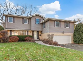 1074 Knollwood Rd, Deerfield, IL 60015