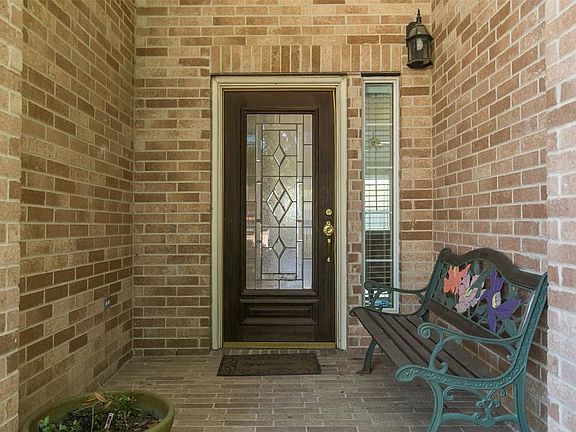 4th image of 181 Greenridge Cir