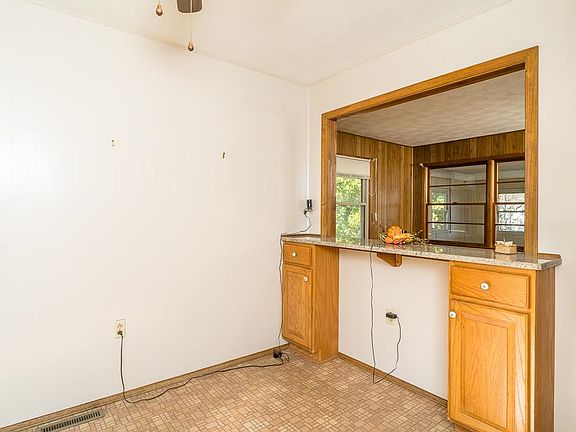 3rd image of 133 Orchard Dr