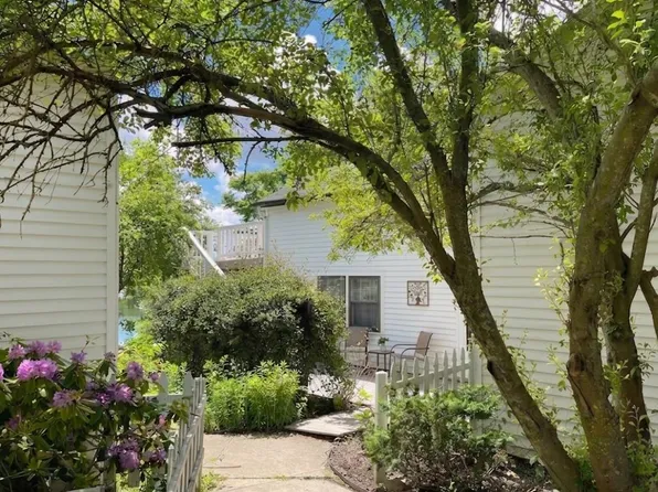 172 Northwest St #C, Portsmouth, NH 03801