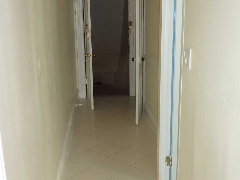 2nd image of 1935 Linden St APT 2R