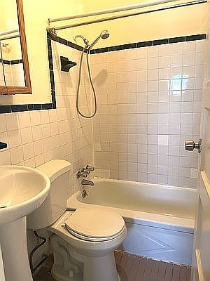 5th image of 251 Lexington Ave APT 4L