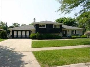 555 W Eggerding Dr, Addison, IL 60101