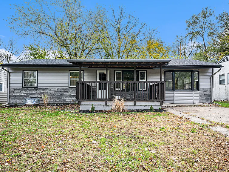 5145 N Corrington Ave — Photo 1