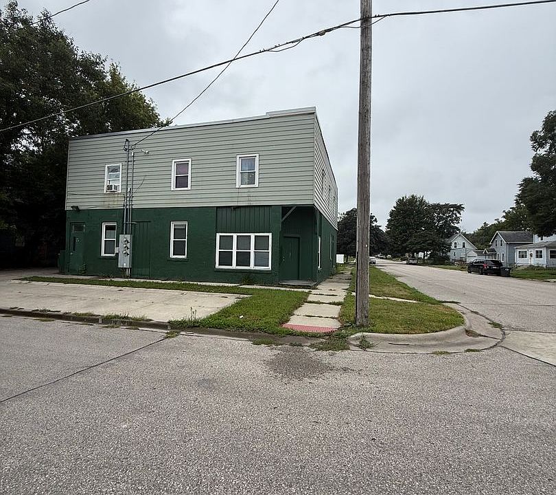1st image of 1527 3rd Ave S #3